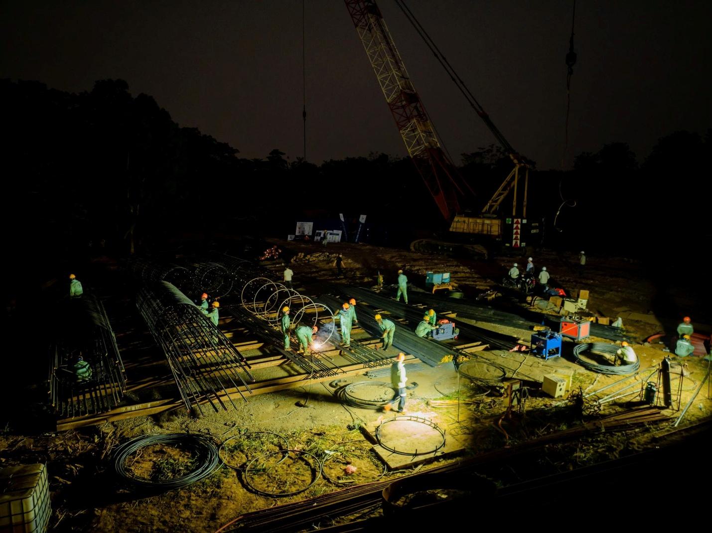 Ngay năm sau, dự kiến hoàn thành 'siêu cầu' vượt sông Hồng gần 16.000 tỷ đồng, nối phố cổ với Long Biên, tiến độ hiện ra sao?  - Ảnh 3.