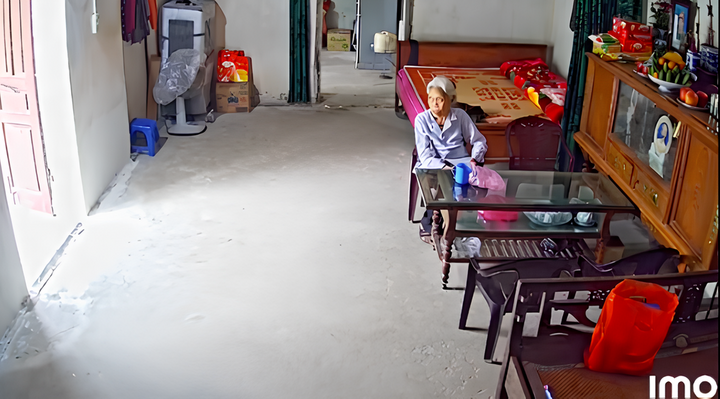 Cảnh cụ bà cô độc trong căn nhà rộng sau Tết khiến dân mạng rưng rưng- Ảnh 1. Cảnh cụ bà cô độc trong căn nhà rộng sau Tết khiến dân mạng rưng rưng- Ảnh 1.