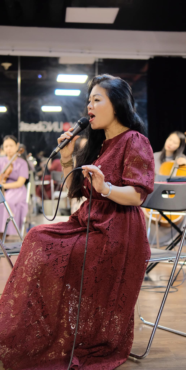 “Nữ hoàng nhạc đỏ” có học vị Tiến sĩ, làm mẹ đơn thân nuôi 4 con, luôn nghĩ sẽ cô đơn suốt đời - Ảnh 4.