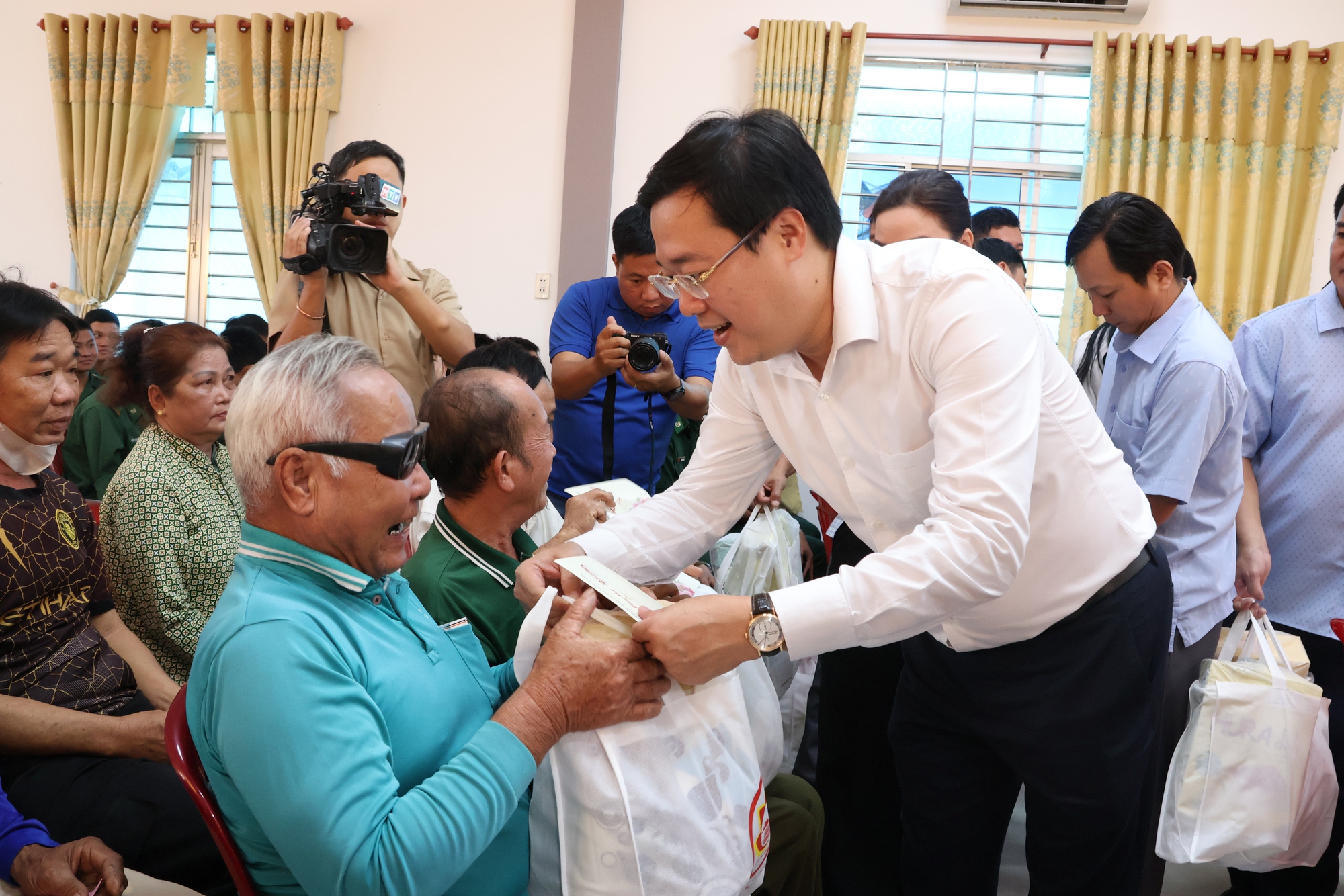 Thường trực thành ủy TPHCM thúc đẩy kinh tế vĩ mô ngay sau Tết 2026 - Ảnh 2. Thường trực thành ủy TPHCM thúc đẩy kinh tế vĩ mô ngay sau Tết 2026 - Ảnh 2.