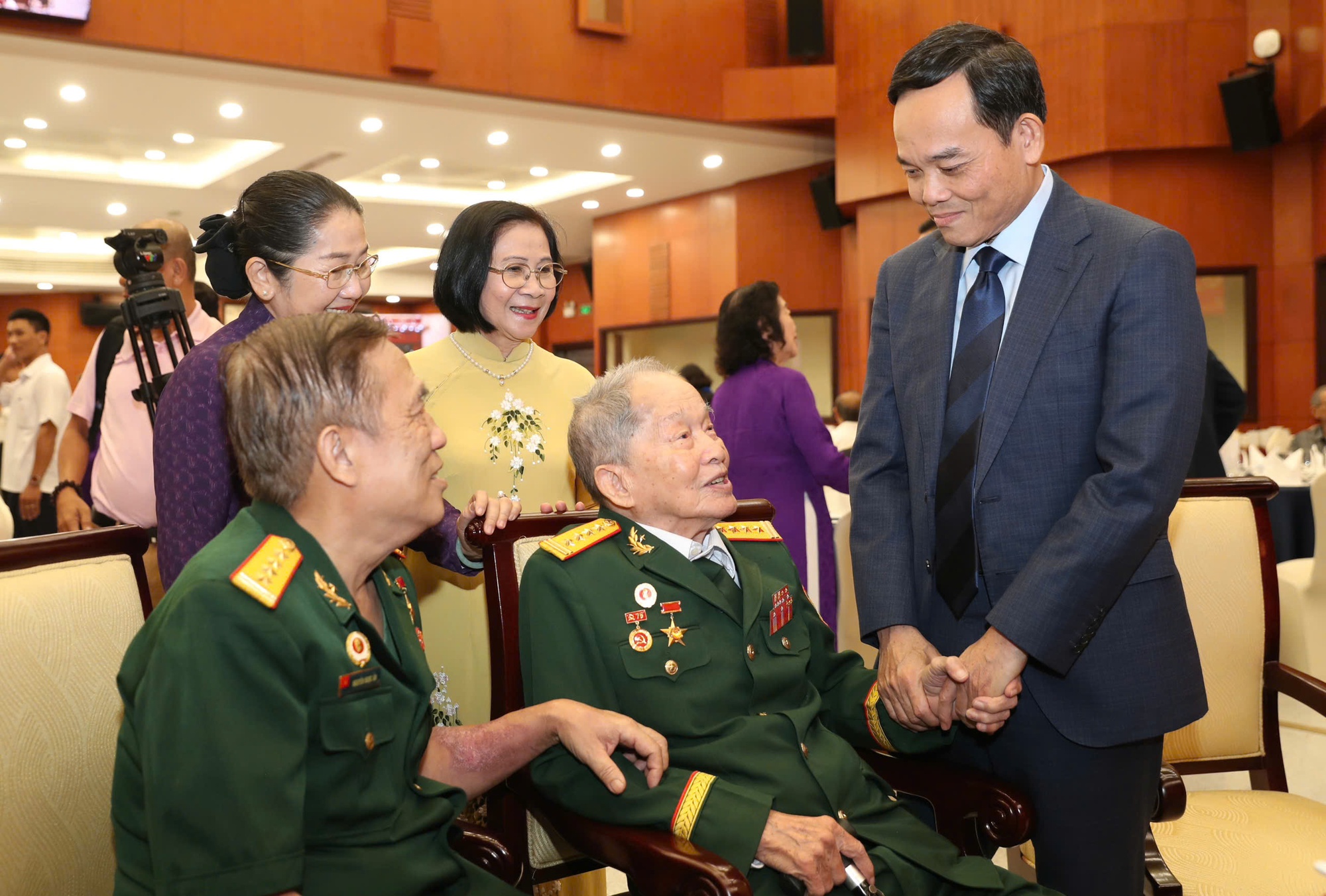 Thường trực thành ủy TPHCM thúc đẩy kinh tế vĩ mô ngay sau Tết 2026 - Ảnh 1. Thường trực thành ủy TPHCM thúc đẩy kinh tế vĩ mô ngay sau Tết 2026 - Ảnh 1.