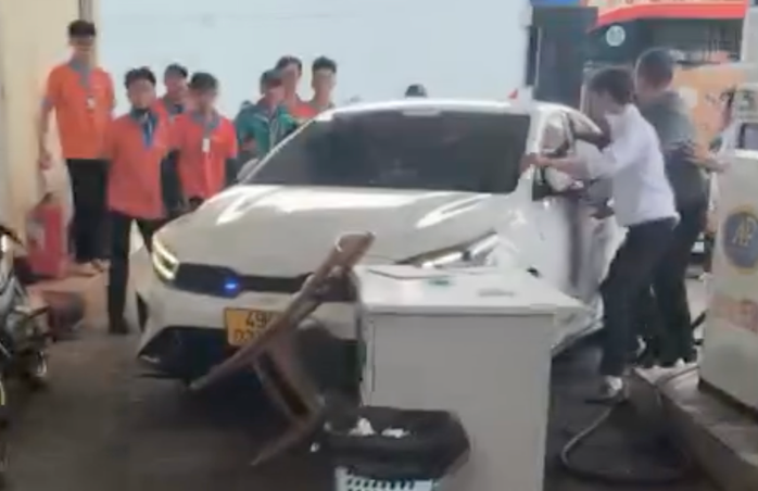 Nam thanh niên "đại náo" Bến xe liên tỉnh Đà Lạt khai gì? - Ảnh 1.