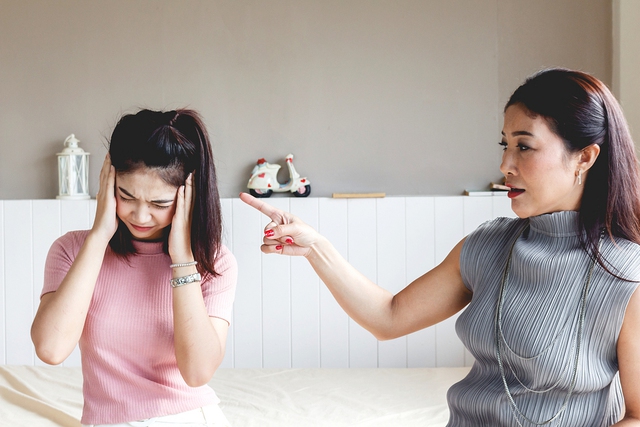 Bế tắc vì em gái 2k10 "đú đởn, a dua", thậm chí dọa tự tử nếu không được chiều, anh trai phải lên mạng xin ý kiến gấp- Ảnh 2.