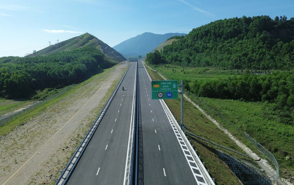 Liên danh Sơn Hải trúng thầu cao tốc Vũng Áng – Bùng , thúc đẩy phát triển kinh tế 2026 - Ảnh 1. Liên danh Sơn Hải trúng thầu cao tốc Vũng Áng – Bùng , thúc đẩy phát triển kinh tế 2026 - Ảnh 1.