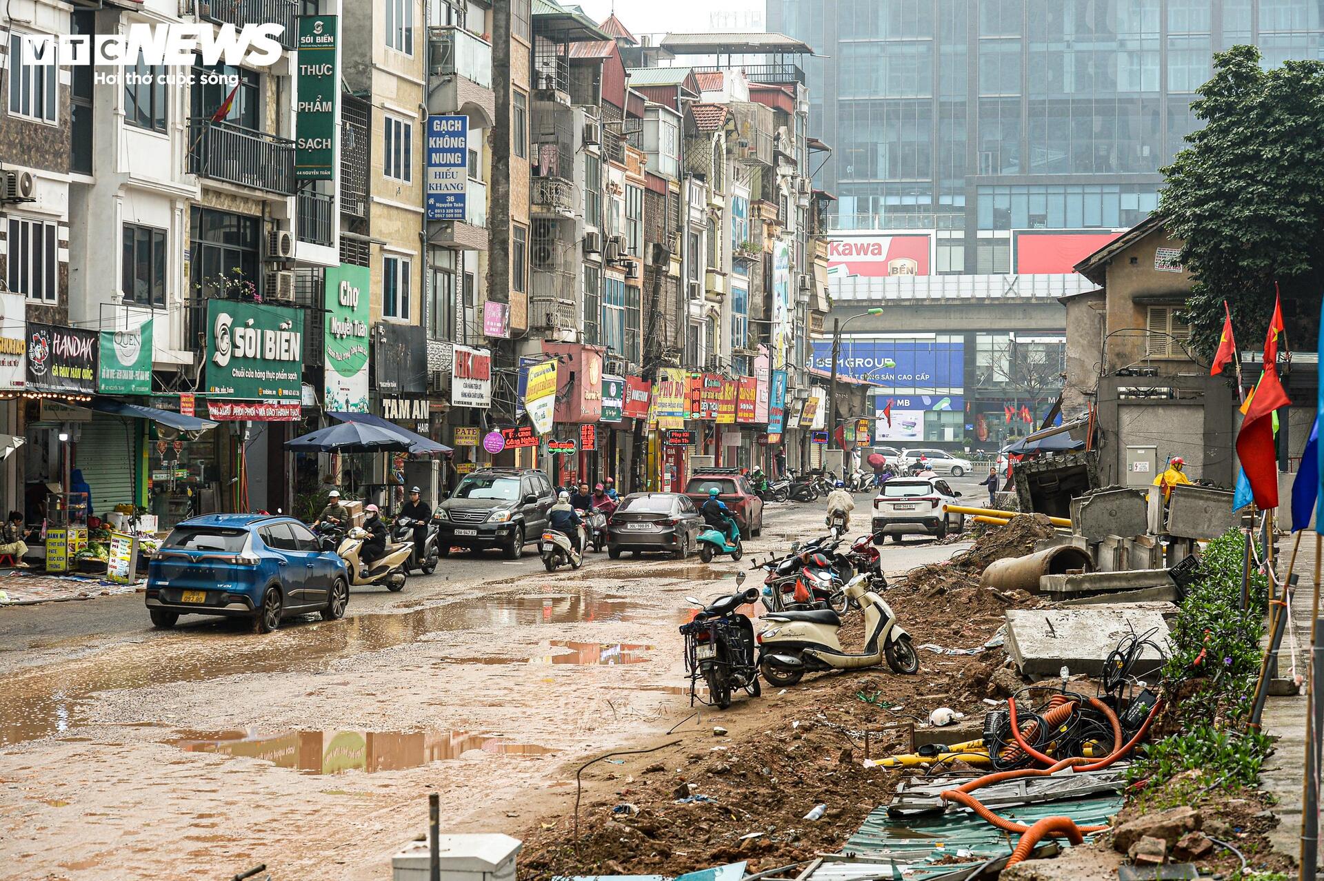 Dự án đường Nguyễn Tuân 400 tỷ ở Hà Nội ngổn ngang sau Tết , ảnh hưởng kinh tế người dân - Ảnh 1. Dự án đường Nguyễn Tuân 400 tỷ ở Hà Nội ngổn ngang sau Tết , ảnh hưởng kinh tế người dân - Ảnh 1.