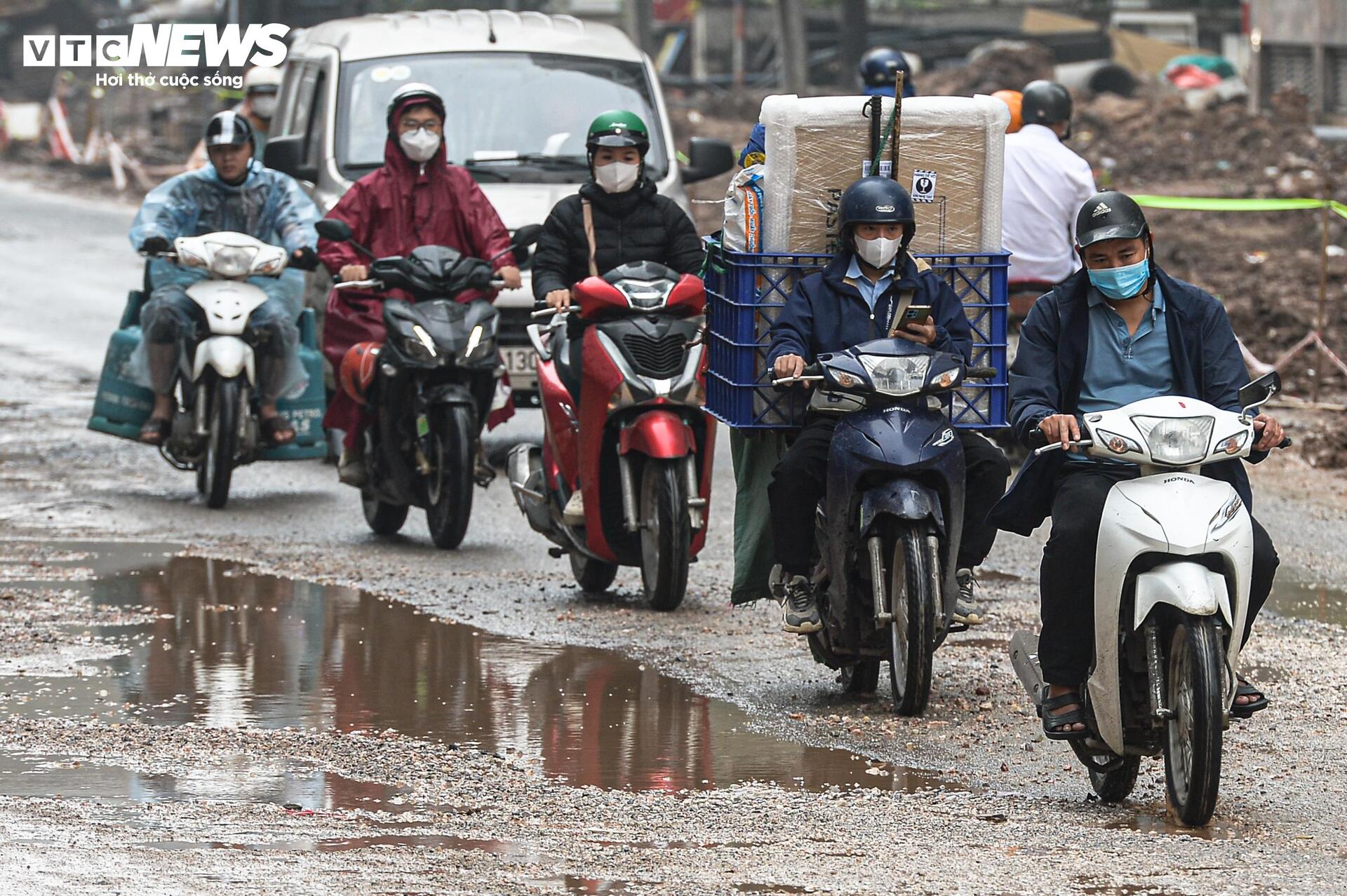 Dự án đường Nguyễn Tuân 400 tỷ ở Hà Nội ngổn ngang sau Tết , ảnh hưởng kinh tế người dân - Ảnh 17. Dự án đường Nguyễn Tuân 400 tỷ ở Hà Nội ngổn ngang sau Tết , ảnh hưởng kinh tế người dân - Ảnh 17.