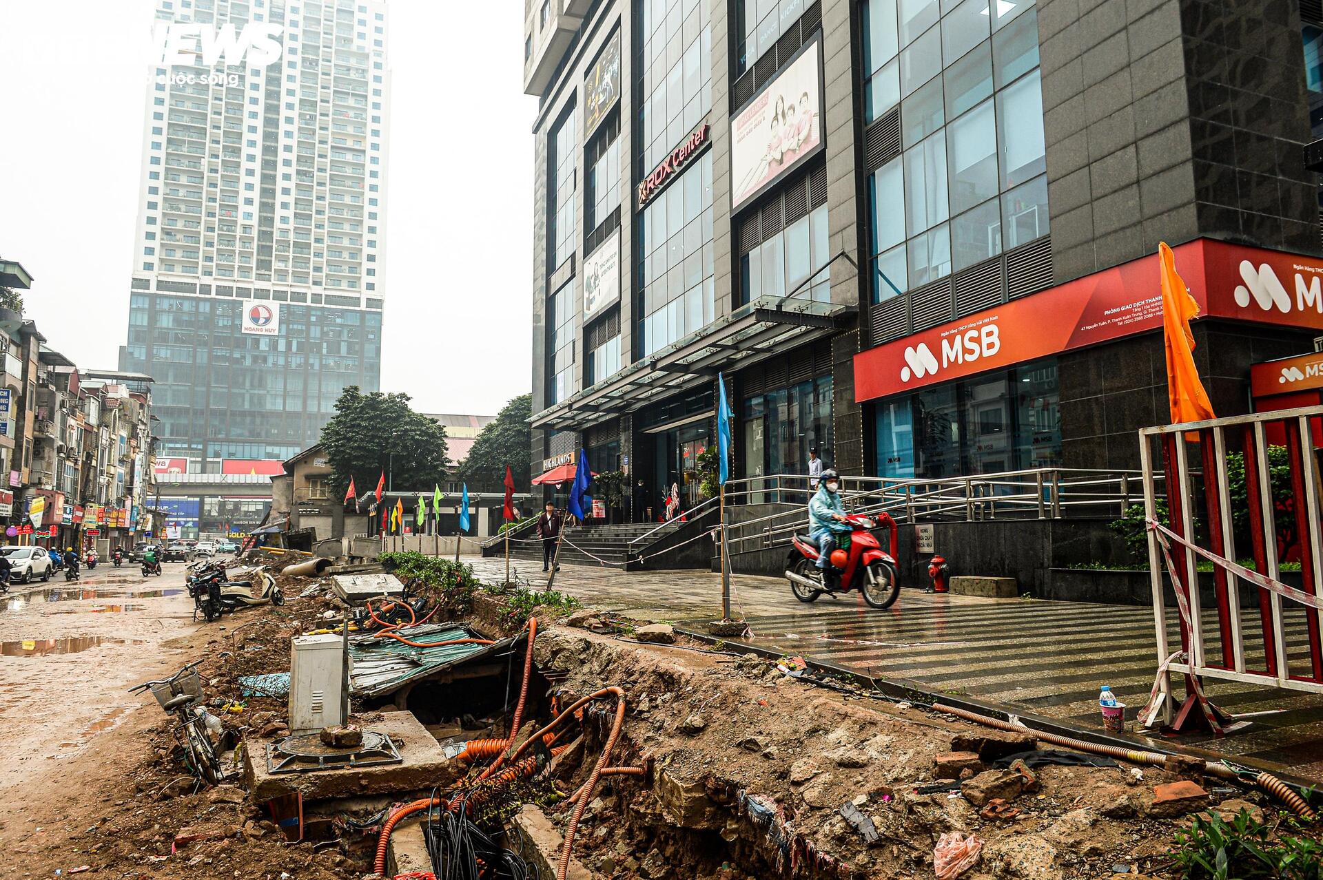 Dự án đường Nguyễn Tuân 400 tỷ ở Hà Nội ngổn ngang sau Tết , ảnh hưởng kinh tế người dân - Ảnh 2. Dự án đường Nguyễn Tuân 400 tỷ ở Hà Nội ngổn ngang sau Tết , ảnh hưởng kinh tế người dân - Ảnh 2.