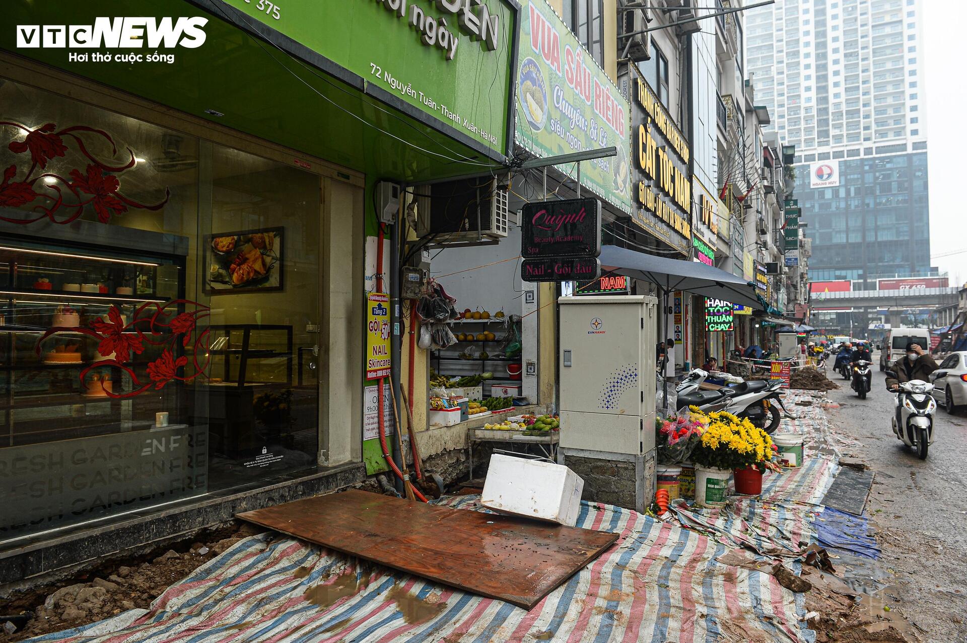 Dự án đường Nguyễn Tuân 400 tỷ ở Hà Nội ngổn ngang sau Tết , ảnh hưởng kinh tế người dân - Ảnh 3. Dự án đường Nguyễn Tuân 400 tỷ ở Hà Nội ngổn ngang sau Tết , ảnh hưởng kinh tế người dân - Ảnh 3.