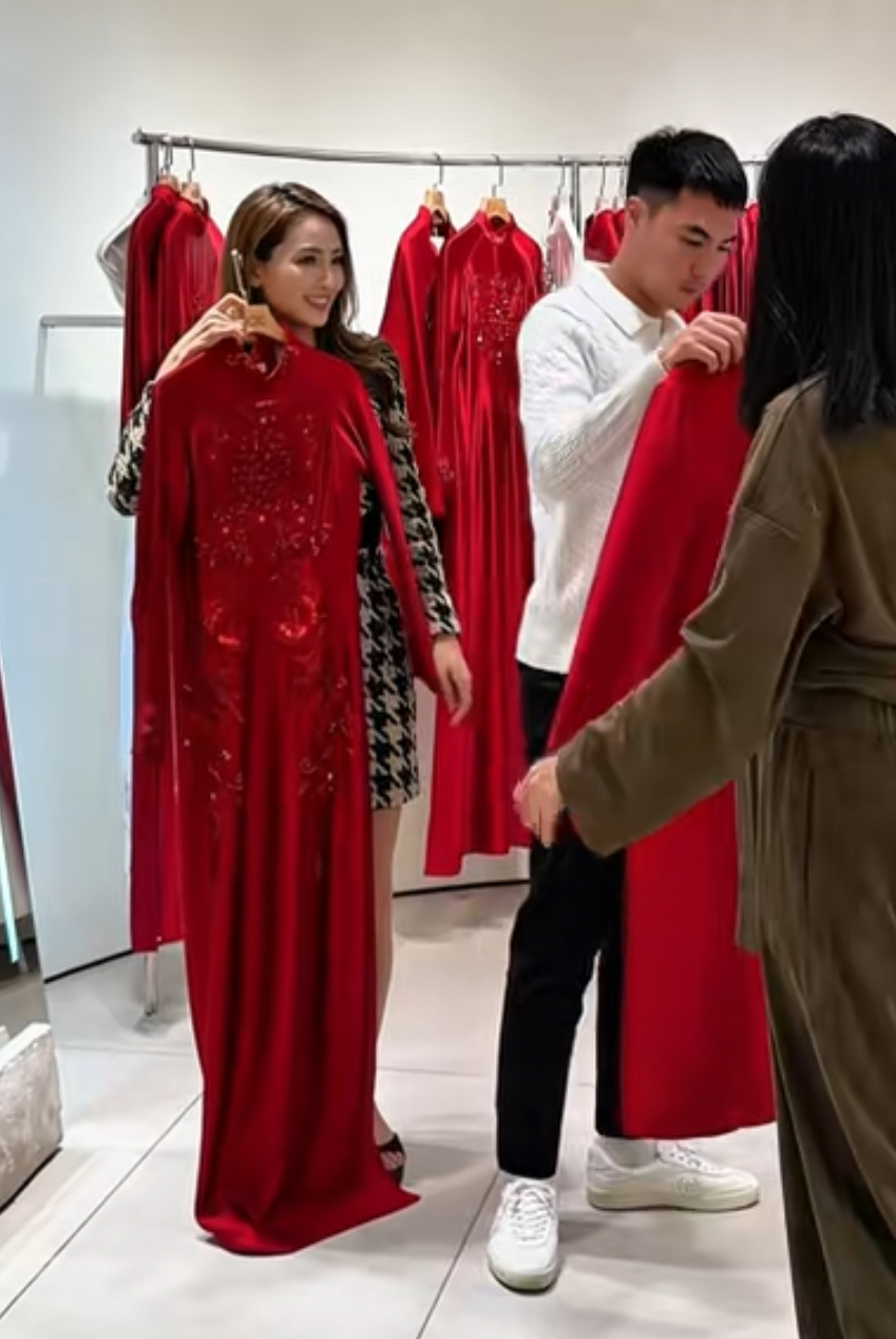 Lễ ăn hỏi Huyền Trang Mù Tạt và Phạm Đức Huy: Khoảnh khắc hạnh phúc bên nhau - Ảnh 2.