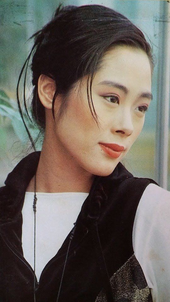 Sự hết thời của nữ ca sĩ nổi tiếng bậc nhất showbiz: Ngủ dưới gầm cầu, sống nhờ đồ ăn thừa, tài sản duy nhất là máy nghe nhạc - Ảnh 2.