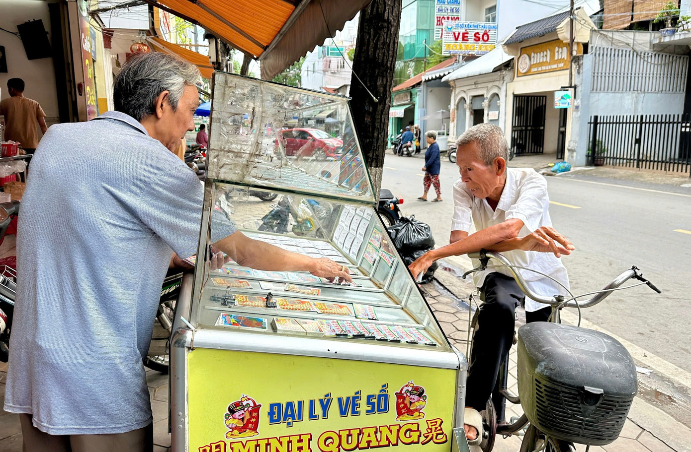 Đề xuất nâng hạn mức bảo hiểm tiền gửi ngân hàng lên 350 triệu đồng - Ảnh 1. Đề xuất nâng hạn mức bảo hiểm tiền gửi ngân hàng lên 350 triệu đồng - Ảnh 1.