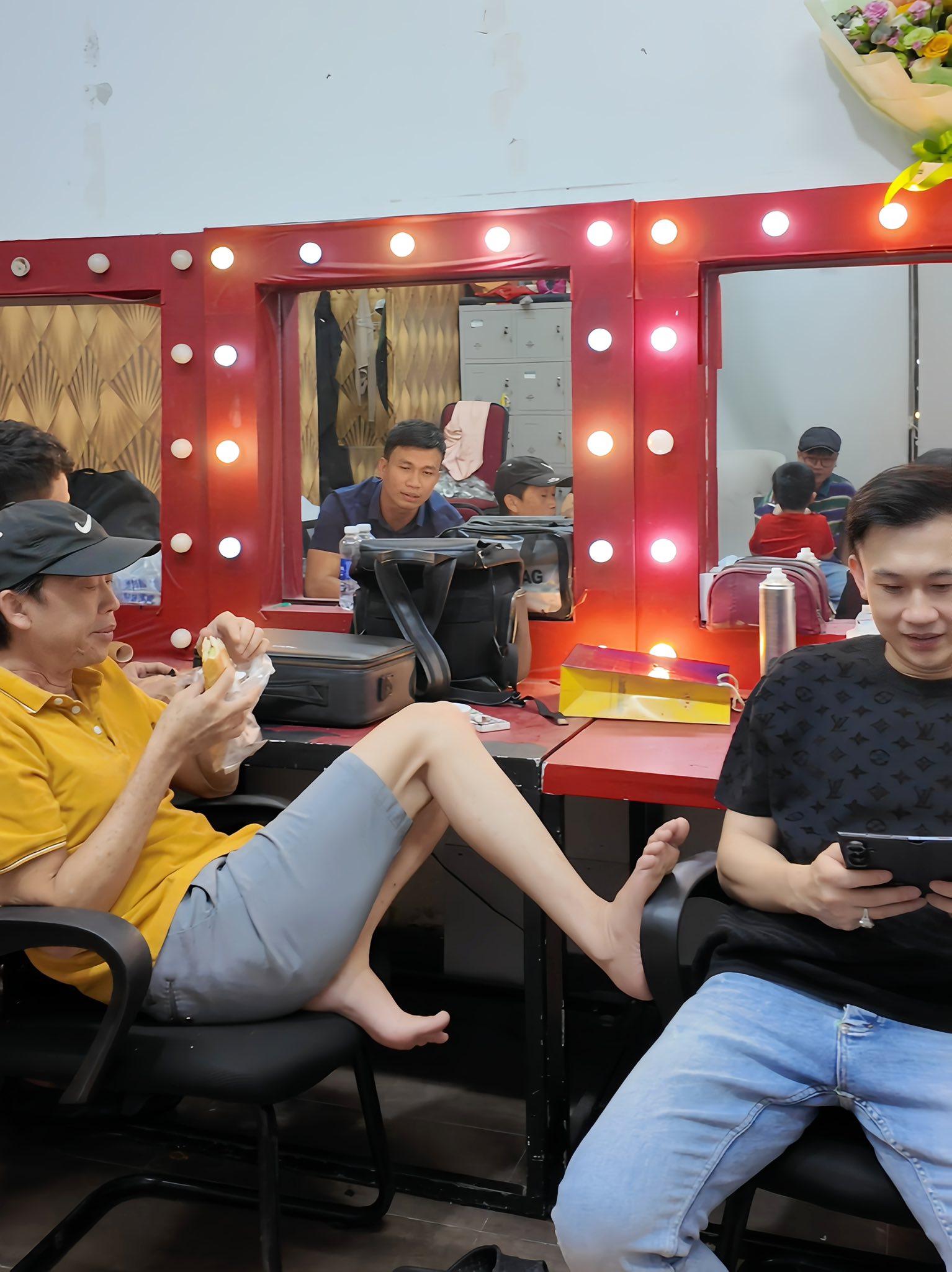 Tình hình sức khỏe của NSƯT Hoài Linh- Ảnh 1. Tình hình sức khỏe của NSƯT Hoài Linh- Ảnh 1.