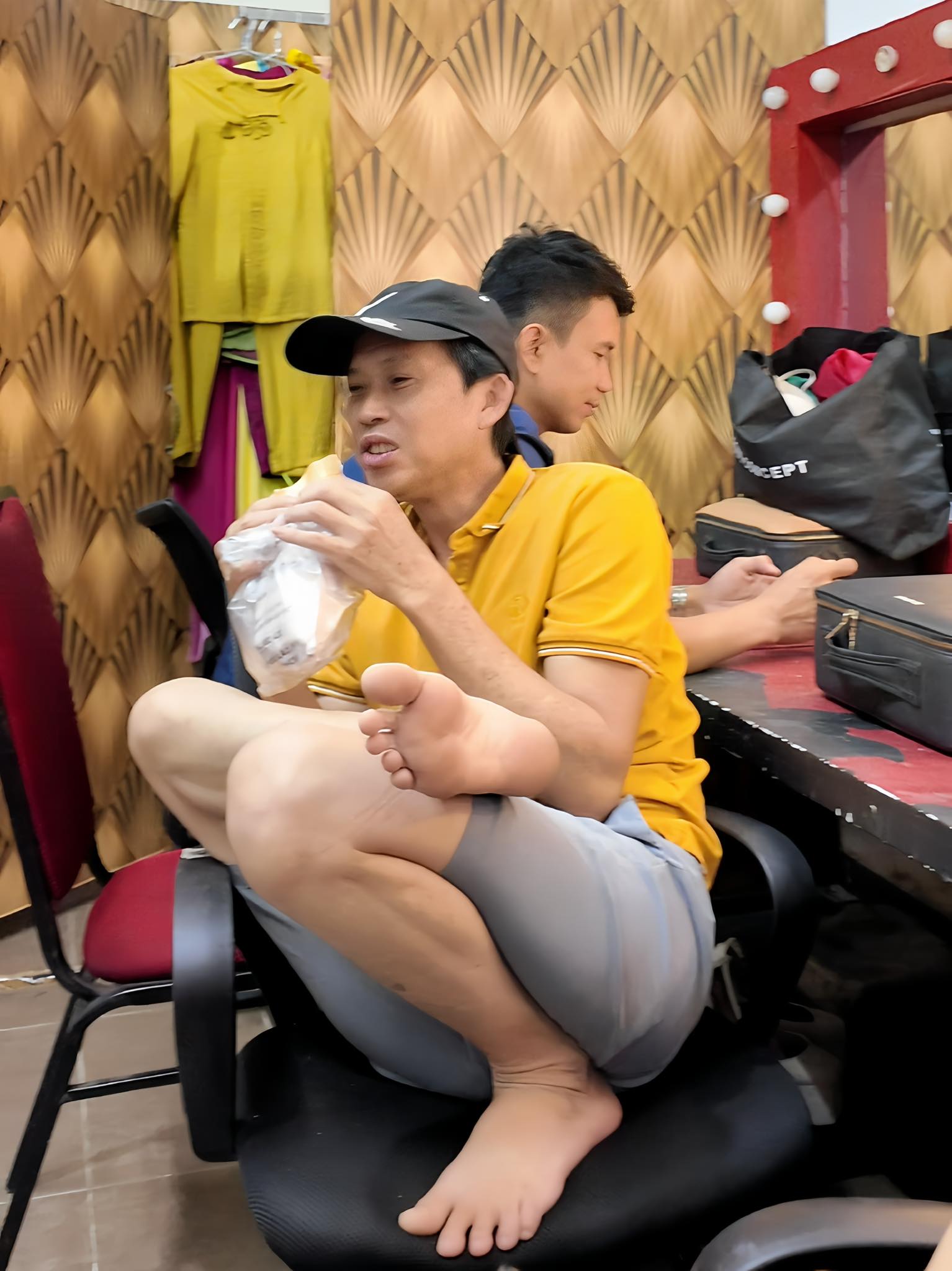 Tình hình sức khỏe của NSƯT Hoài Linh- Ảnh 2. Tình hình sức khỏe của NSƯT Hoài Linh- Ảnh 2.