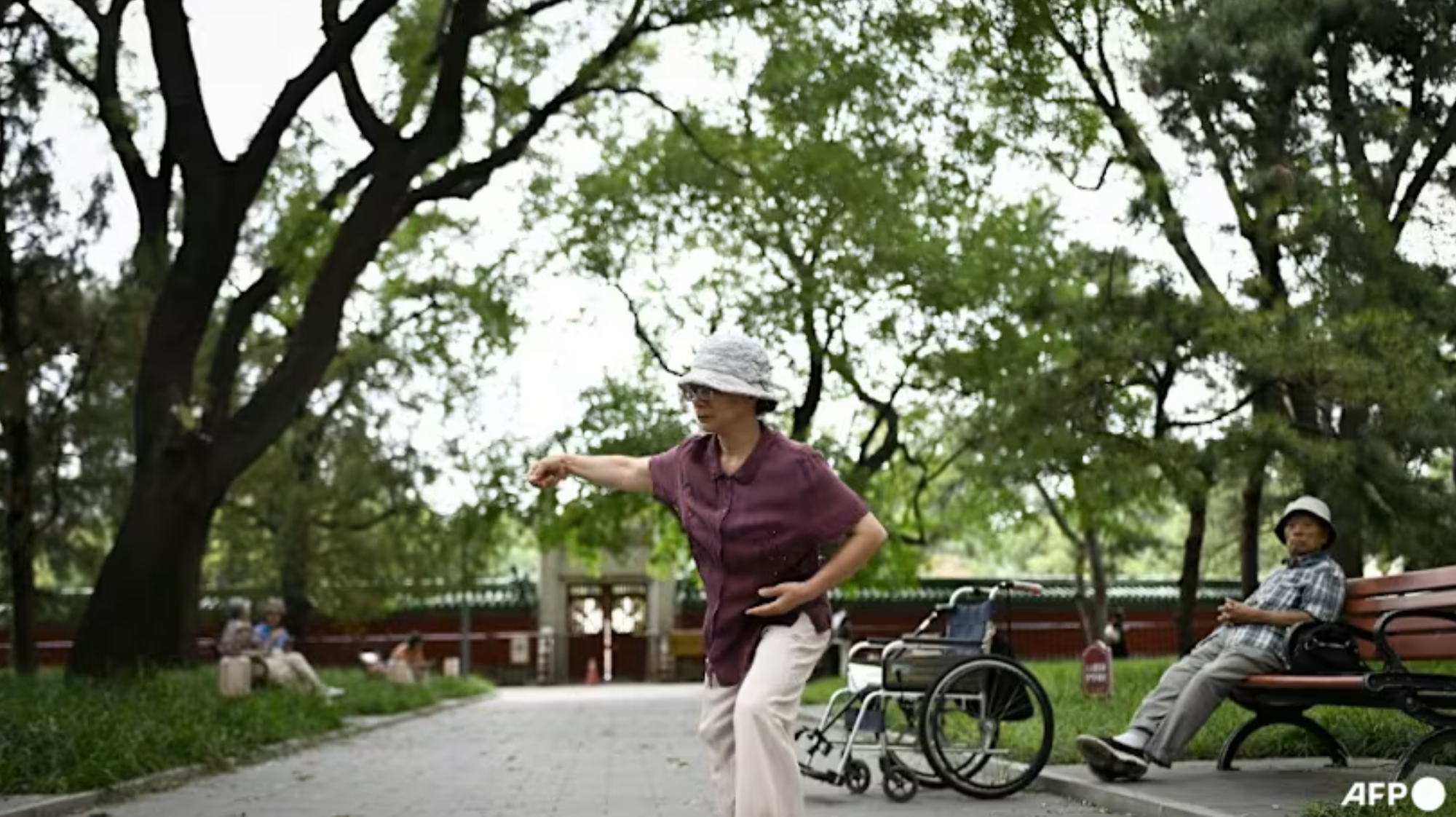 Hệ thống y tế Trung Quốc chạy đua với tốc độ già hóa dân số- Ảnh 1. Hệ thống y tế Trung Quốc chạy đua với tốc độ già hóa dân số- Ảnh 1.