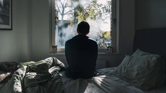 Người đàn ông phát hiện bệnh tim nguy hiểm nhờ… 1 dấu hiệu trên chiếc nệm, bác sĩ lên tiếng cảnh báo nhiều người- Ảnh 1.