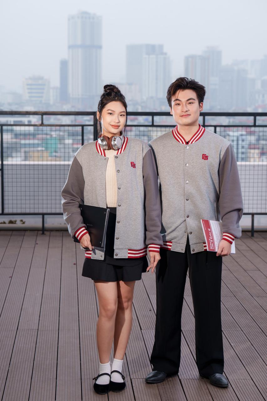 Ngôi trường Harvard Việt Nam gây chú ý với FTU áo khoác mới sành điệu cho sinh viên - Ảnh 5. Ngôi trường Harvard Việt Nam gây chú ý với FTU áo khoác mới sành điệu cho sinh viên - Ảnh 5.