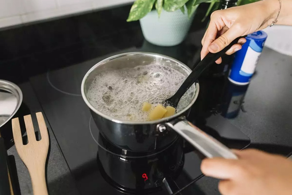 Rút phích cắm thiết bị điện 5 thiết bị cần thiết để đảm bảo an toàn trước Tết 2026 - Ảnh 3. Rút phích cắm thiết bị điện 5 thiết bị cần thiết để đảm bảo an toàn trước Tết 2026 - Ảnh 3.