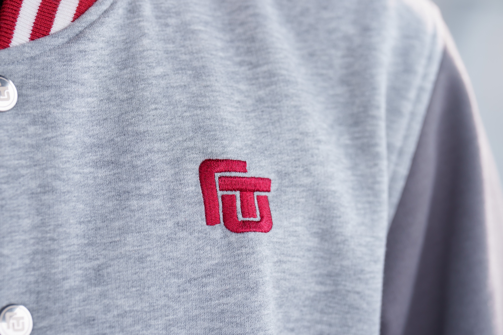 Ngôi trường Harvard Việt Nam gây chú ý với FTU áo khoác mới sành điệu cho sinh viên - Ảnh 3. Ngôi trường Harvard Việt Nam gây chú ý với FTU áo khoác mới sành điệu cho sinh viên - Ảnh 3.