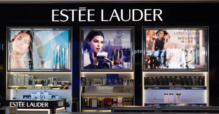 Estée Lauder bị phạt nặng vì bán mỹ phẩm chứa hóa chất vĩnh cửu tại Canada - Ảnh 1.