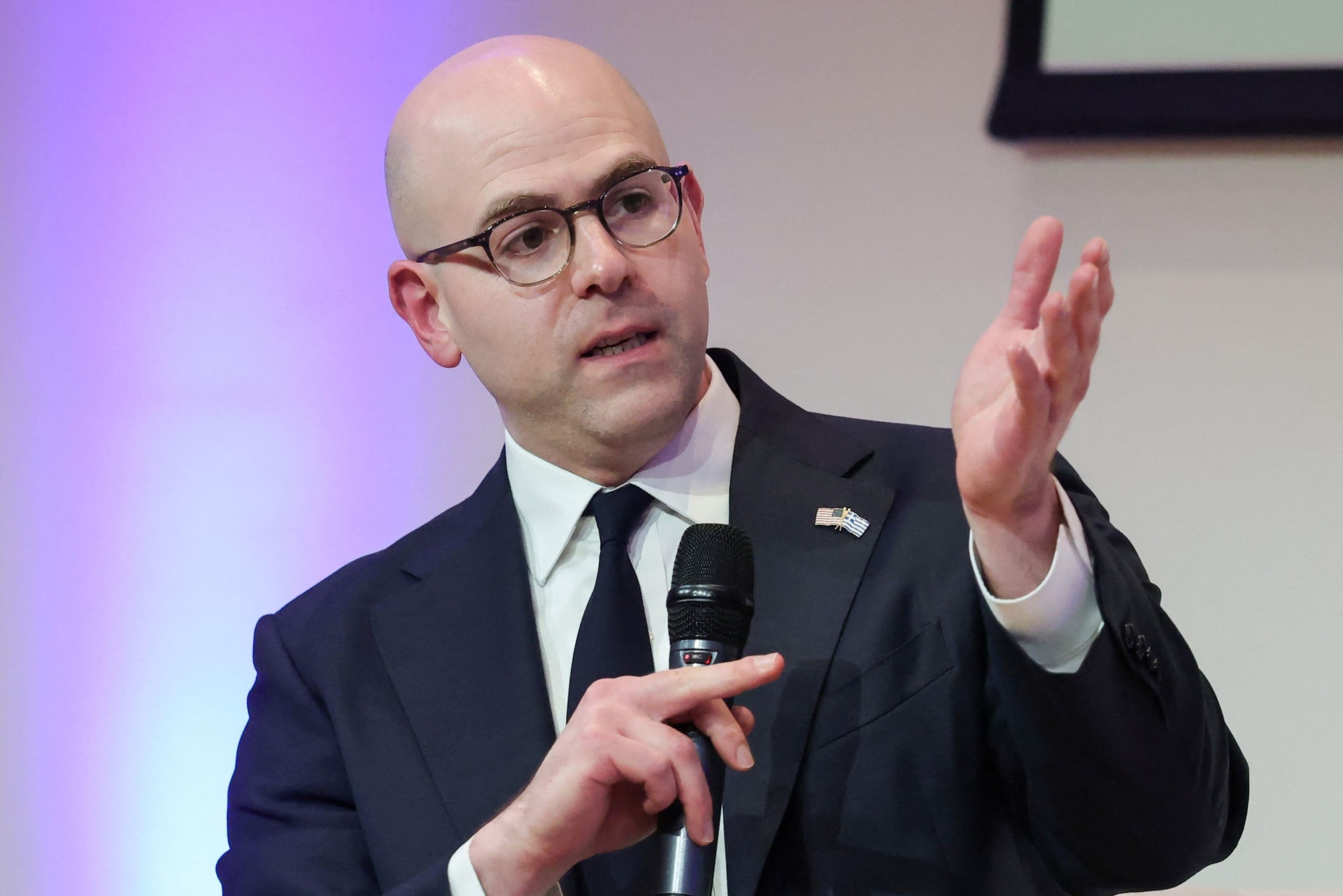 Stephen Miran từ chức Chủ tịch CEA , ủng hộ cắt giảm lãi suất mạnh tay