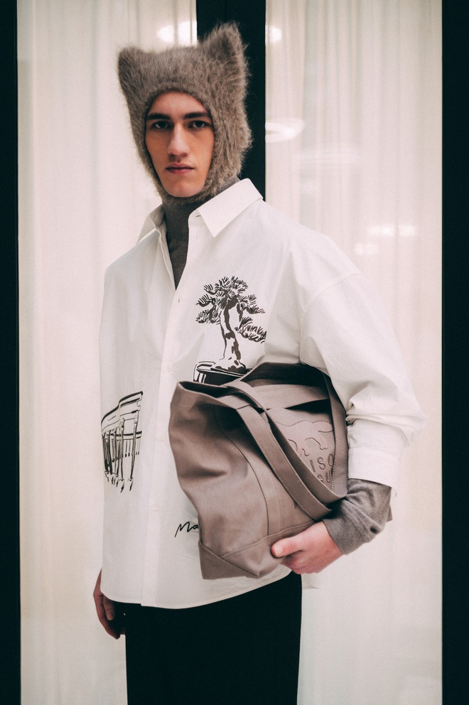 Cận cảnh tủ đồ của lữ khách đương đại giữa núi rừng và phố thị- Ảnh 4.