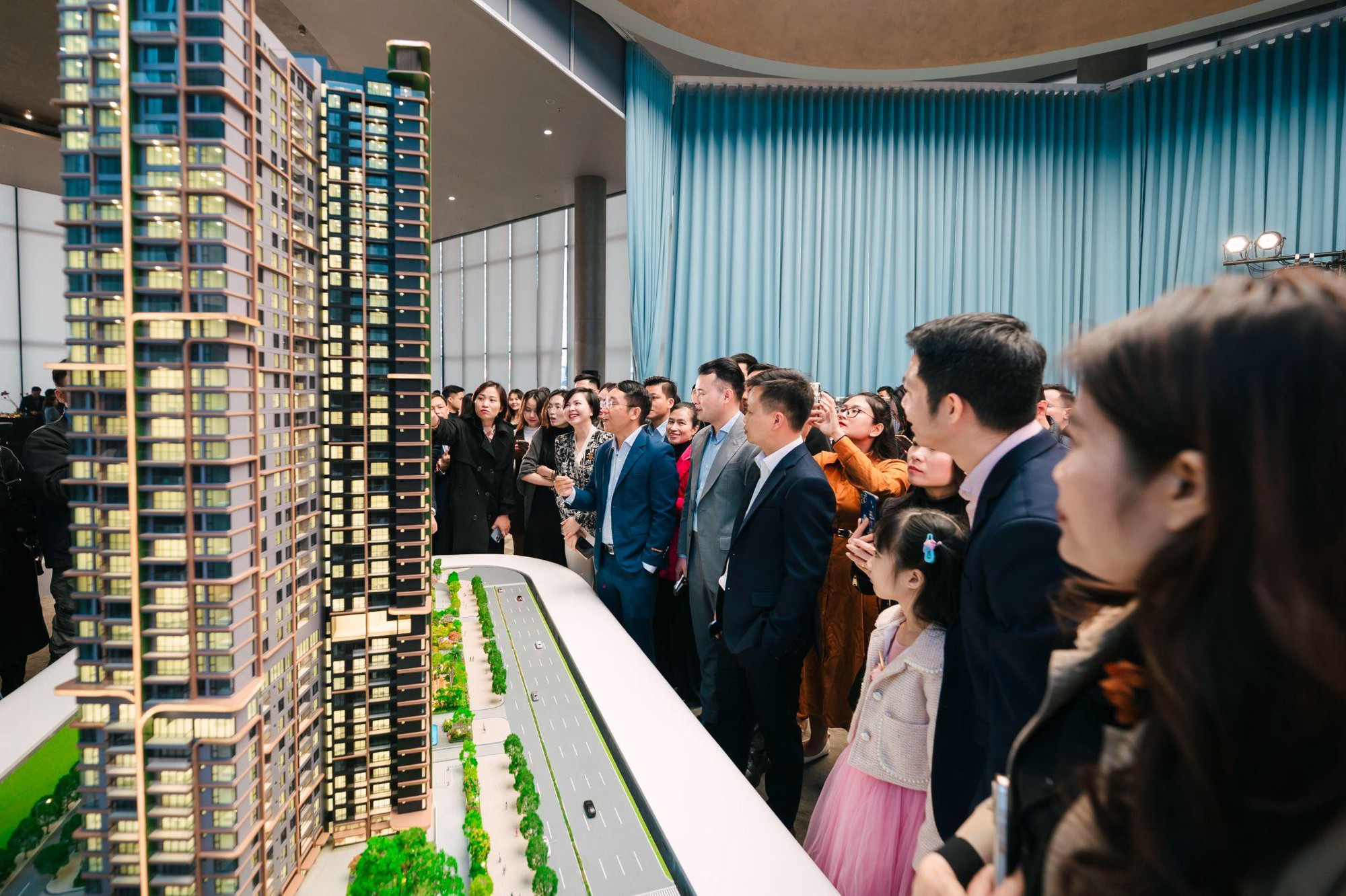 LUMIÈRE Essence Peak chính thức ra mắt sa bàn dự án cùng buổi trò chuyện về thời vận 2026 - Ảnh 2.