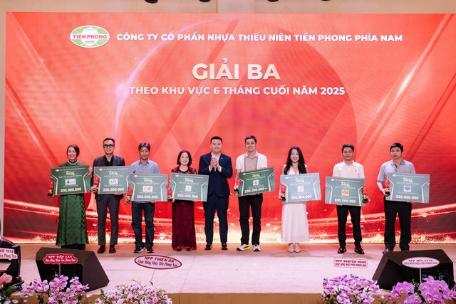 Tiền Phong Nam vinh danh 34 nhà phân phối tiêu biểu khu vực phía Nam - Ảnh 2. Tiền Phong Nam vinh danh 34 nhà phân phối tiêu biểu khu vực phía Nam - Ảnh 2.