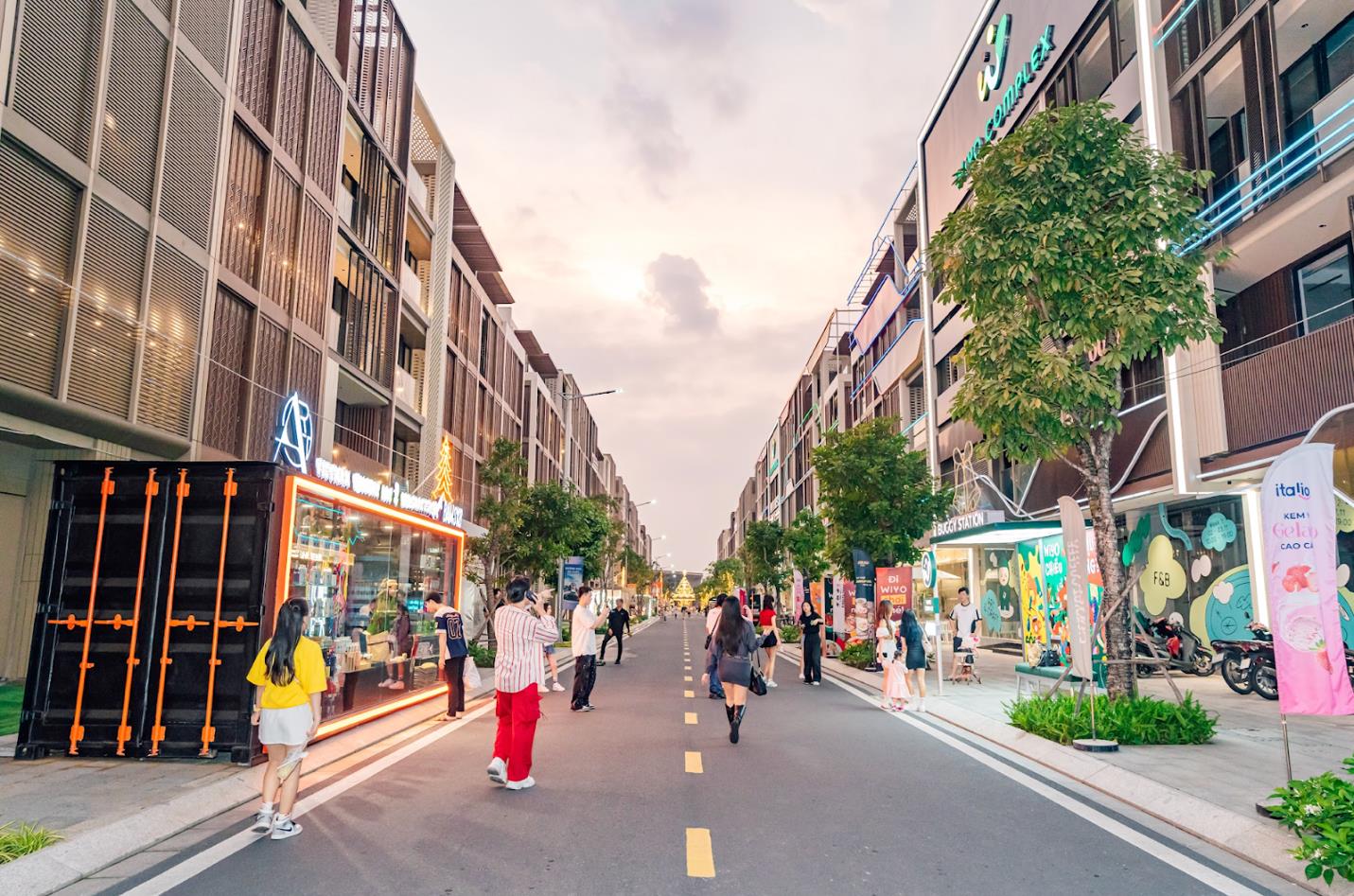 Sài Gòn những ngày giáp Tết: Tìm thấy “lối tắt” thoát kẹt xe ngay tâm điểm khu Đông - Ảnh 3.