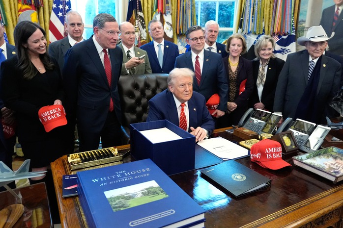 Tổng thống Donald Trump ký dự luật ngân sách mới , chính phủ Mỹ mở cửa trở lại Tổng thống Donald Trump ký dự luật ngân sách mới , chính phủ Mỹ mở cửa trở lại