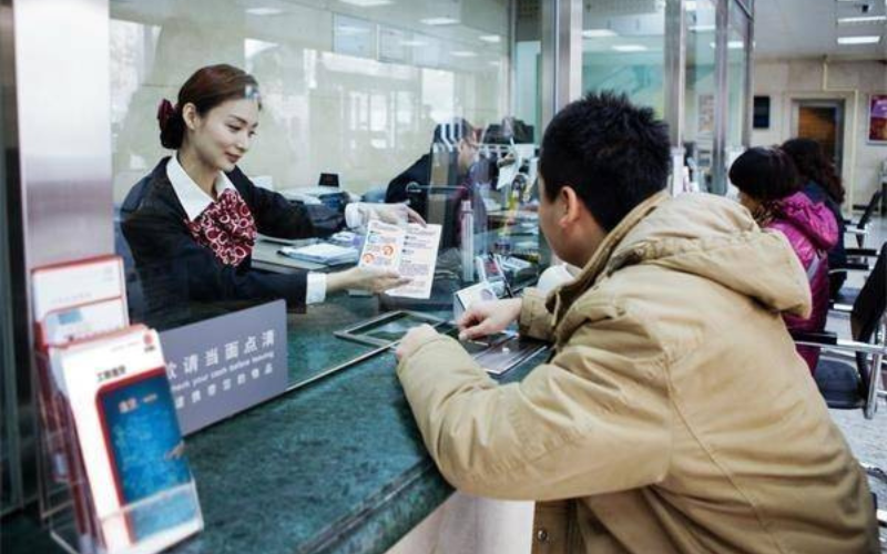 Khách gửi tiết kiệm 913 triệu đồng, 2 năm sau nhận về chưa tới 500 triệu đồng: Ngân hàng khẳng định "chúng tôi không sai"- Ảnh 1. Khách gửi tiết kiệm 913 triệu đồng, 2 năm sau nhận về chưa tới 500 triệu đồng: Ngân hàng khẳng định "chúng tôi không sai"- Ảnh 1.