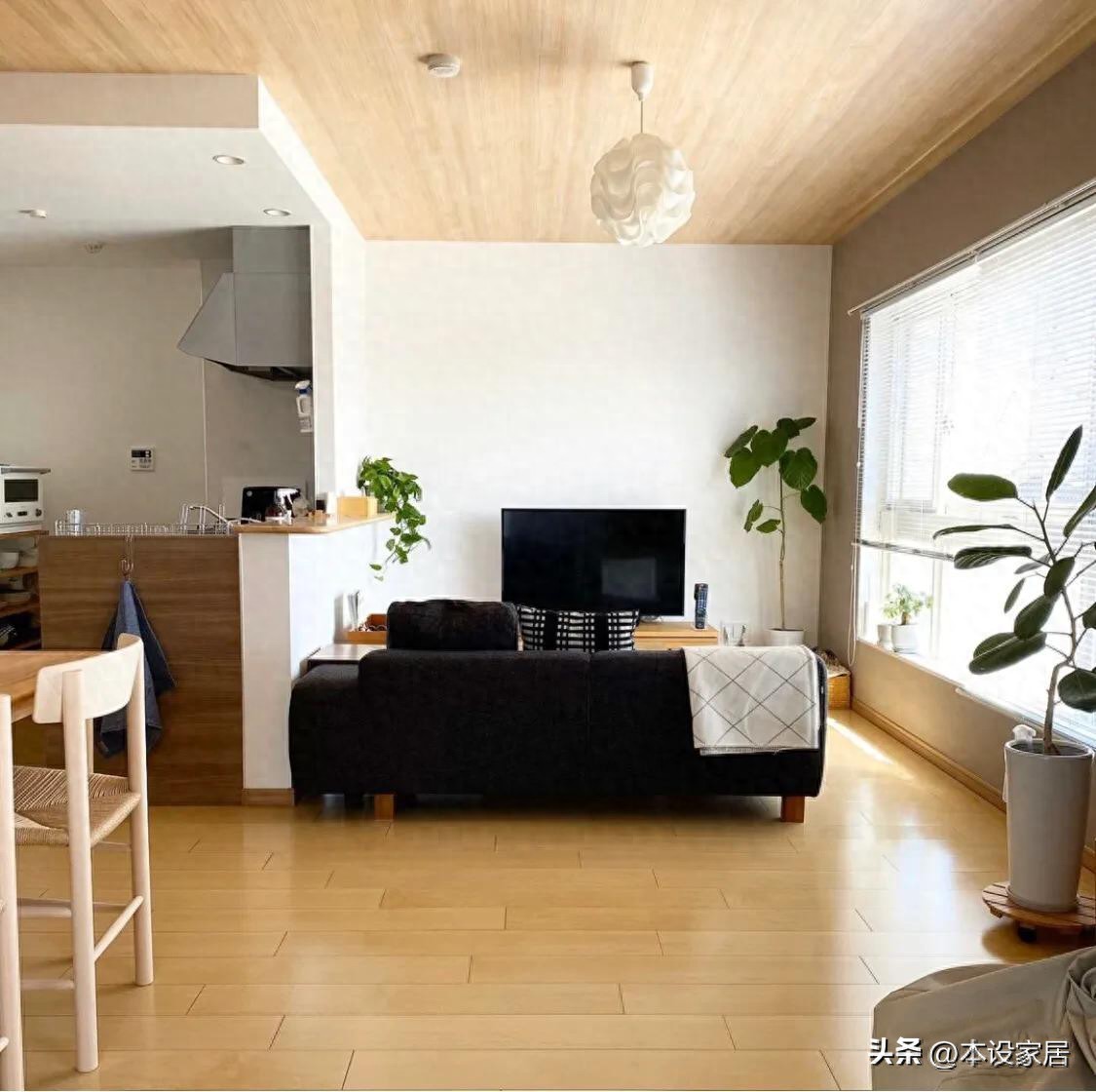 Một ngôi nhà có thể sạch đến mức nào? Bước vào căn hộ 42m² của người phụ nữ 53 tuổi này, tôi chỉ muốn… về dọn lại nhà mình ngay lập tức- Ảnh 4.