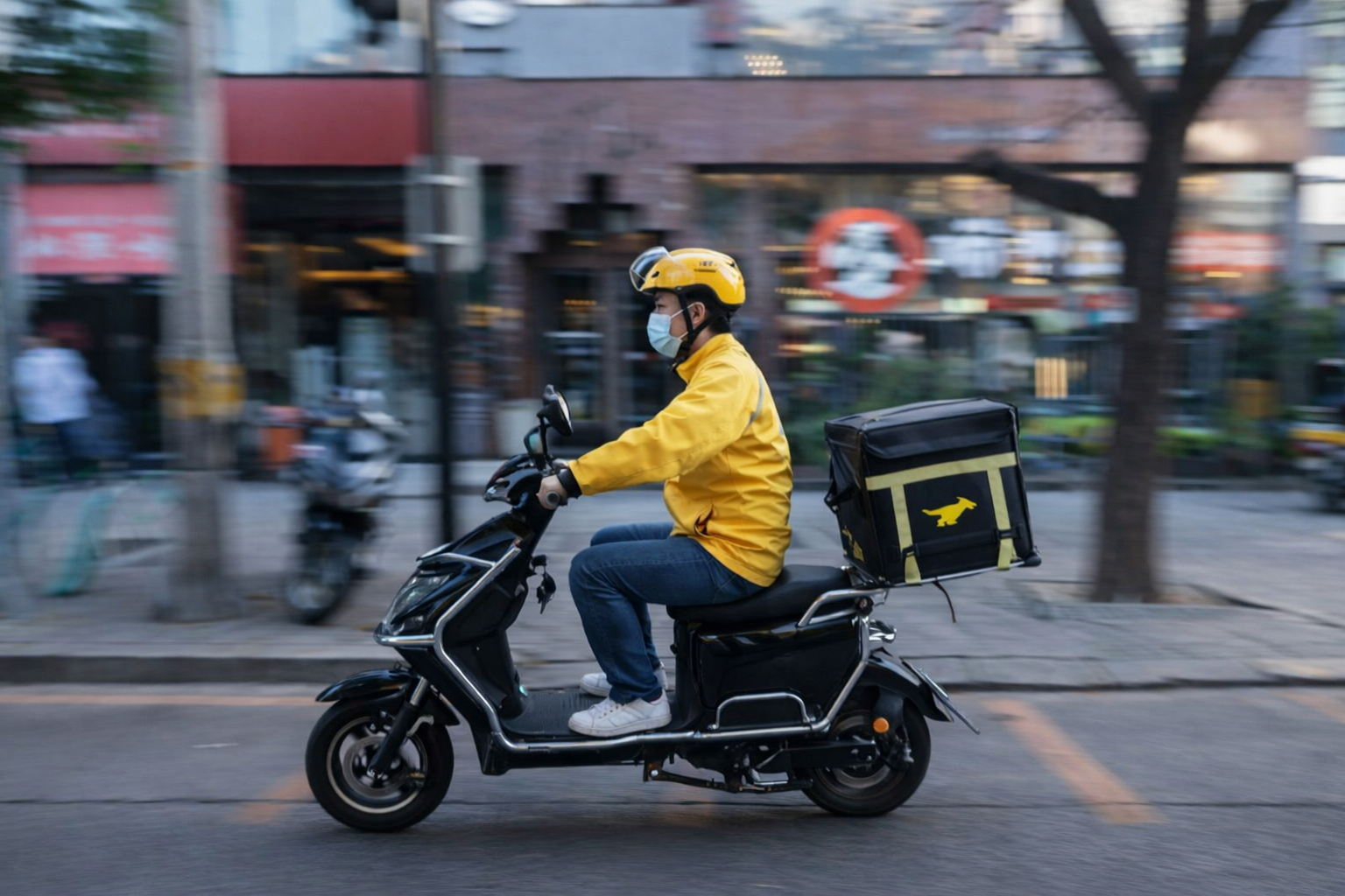 Thạc sĩ đại học top 1 bất ngờ trở thành shipper giao đồ ăn- Ảnh 1.