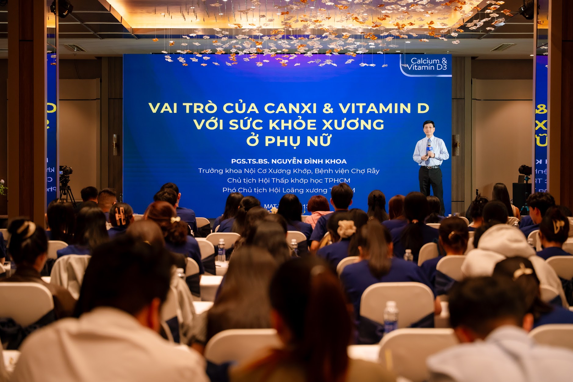 Nhà thuốc trở thành điểm chạm đầu tiên trong chăm sóc sức khỏe, đào tạo dược sĩ đưa vào trọng tâm  - Ảnh 2.