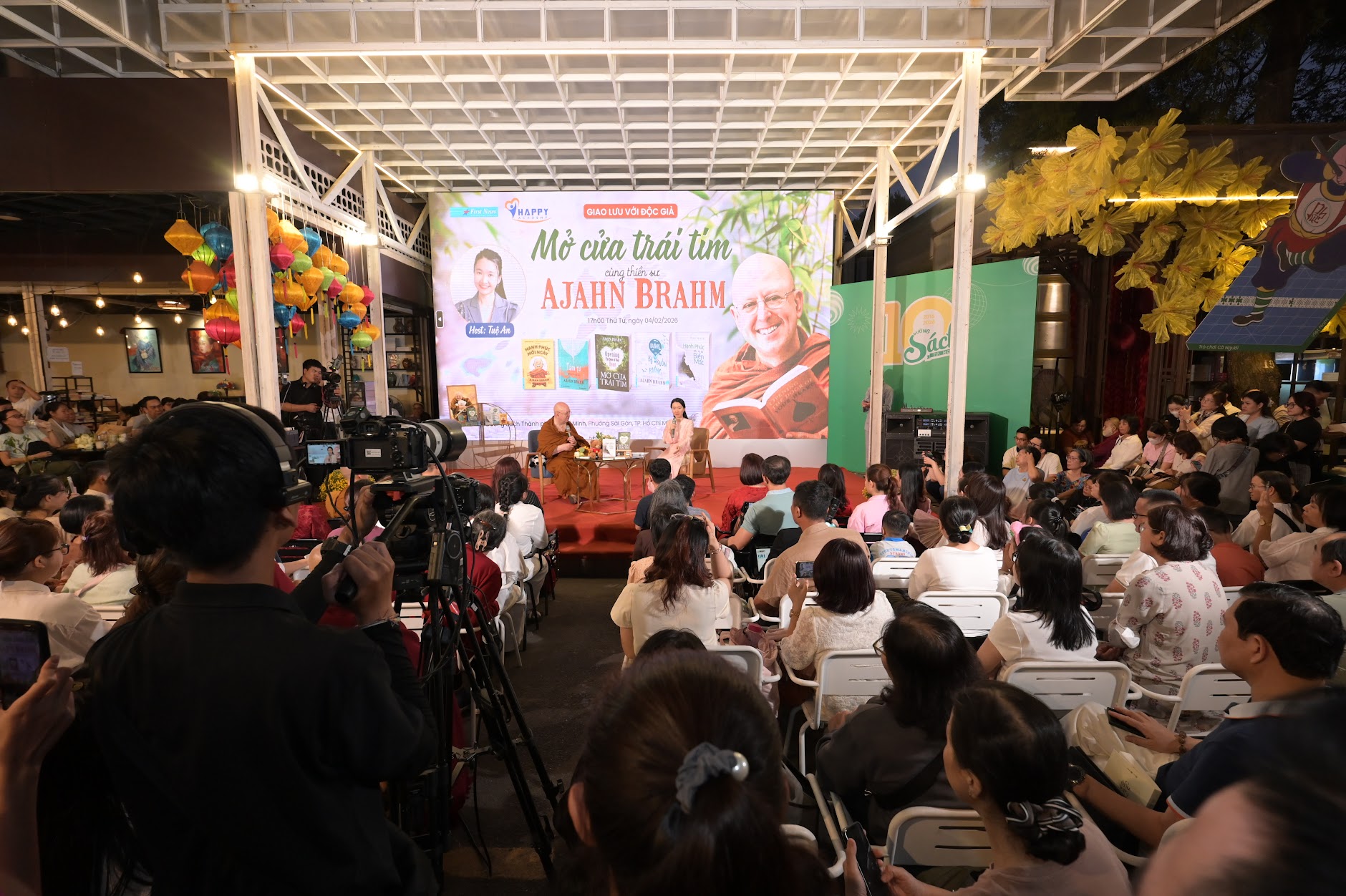 Thiền sư Ajahn Brahm khuyên: “Những điều tồi tệ trong đời, nếu biết chuyển hóa, sẽ trở thành trí tuệ và lòng tử tế" - Ảnh 2.