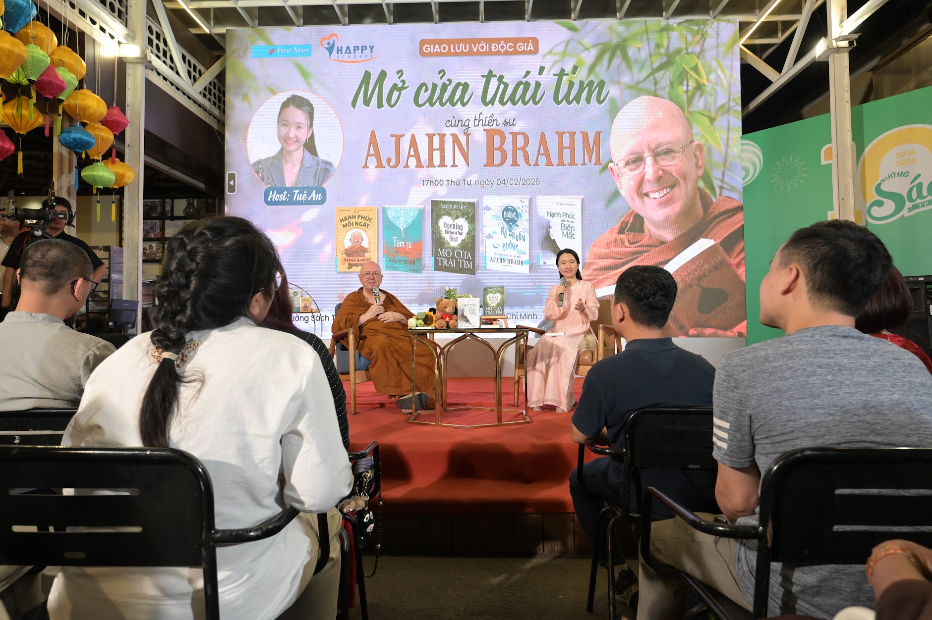 Thiền sư Ajahn Brahm khuyên: “Những điều tồi tệ trong đời, nếu biết chuyển hóa, sẽ trở thành trí tuệ và lòng tử tế" - Ảnh 1.