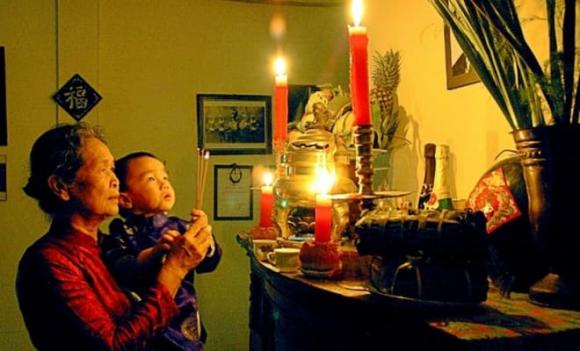 Thắp hương buổi tối có sai không? Đây là khung giờ tốt được khuyên nhiều nhất - Ảnh 1.