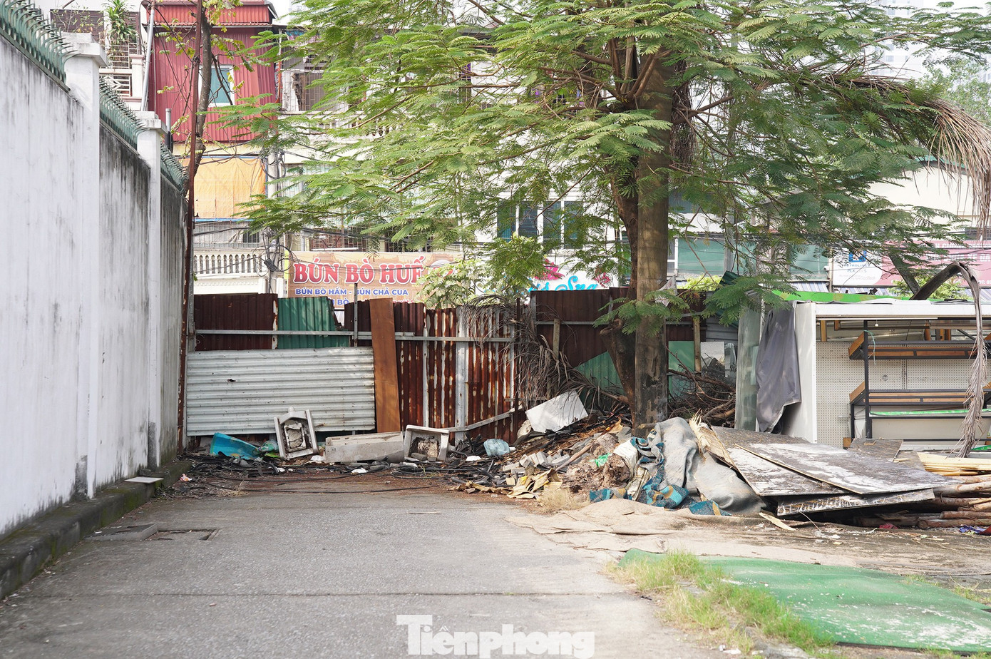 Khu sinh thái Vĩnh Hưng 15ha bỏ hoang thành bãi rác và sân pickleball - Ảnh 4. Khu sinh thái Vĩnh Hưng 15ha bỏ hoang thành bãi rác và sân pickleball - Ảnh 4.