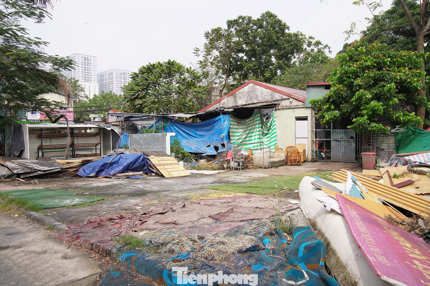 Khu sinh thái Vĩnh Hưng 15ha bỏ hoang thành bãi rác và sân pickleball - Ảnh 5. Khu sinh thái Vĩnh Hưng 15ha bỏ hoang thành bãi rác và sân pickleball - Ảnh 5.