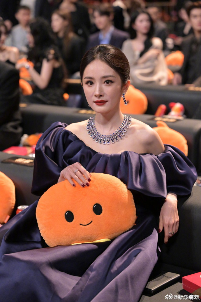 Drama lớn: Dương Mịch bị tố chèn ép Tiêu Chiến tại Đêm hội Weibo 2026 - Ảnh 2.