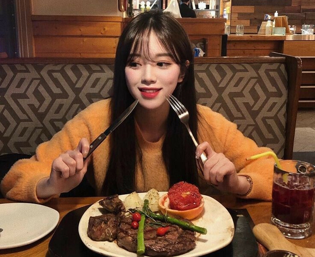 Ngày càng nhiều chị em còn trẻ đã mắc ung thư cổ tử cung, bác sĩ khuyên: 4 món này ngon đấy nhưng ăn ít lại!- Ảnh 3.