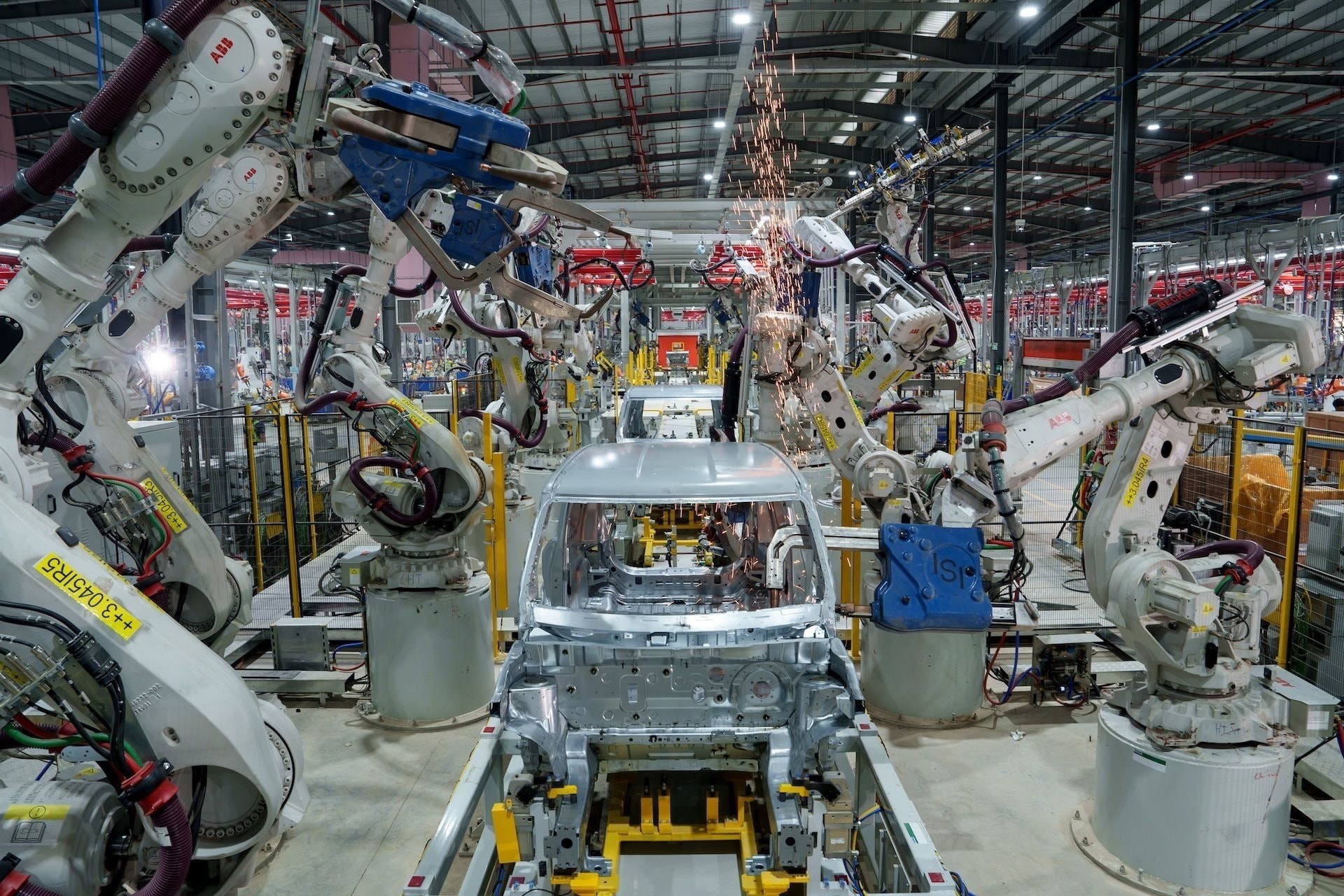 Phúc lợi nhân viên VinFast hấp dẫn , tuyển dụng 2 . 000 Nhân sự tại Hà Tĩnh năm 2026 - Ảnh 1. Phúc lợi nhân viên VinFast hấp dẫn , tuyển dụng 2 . 000 Nhân sự tại Hà Tĩnh năm 2026 - Ảnh 1.