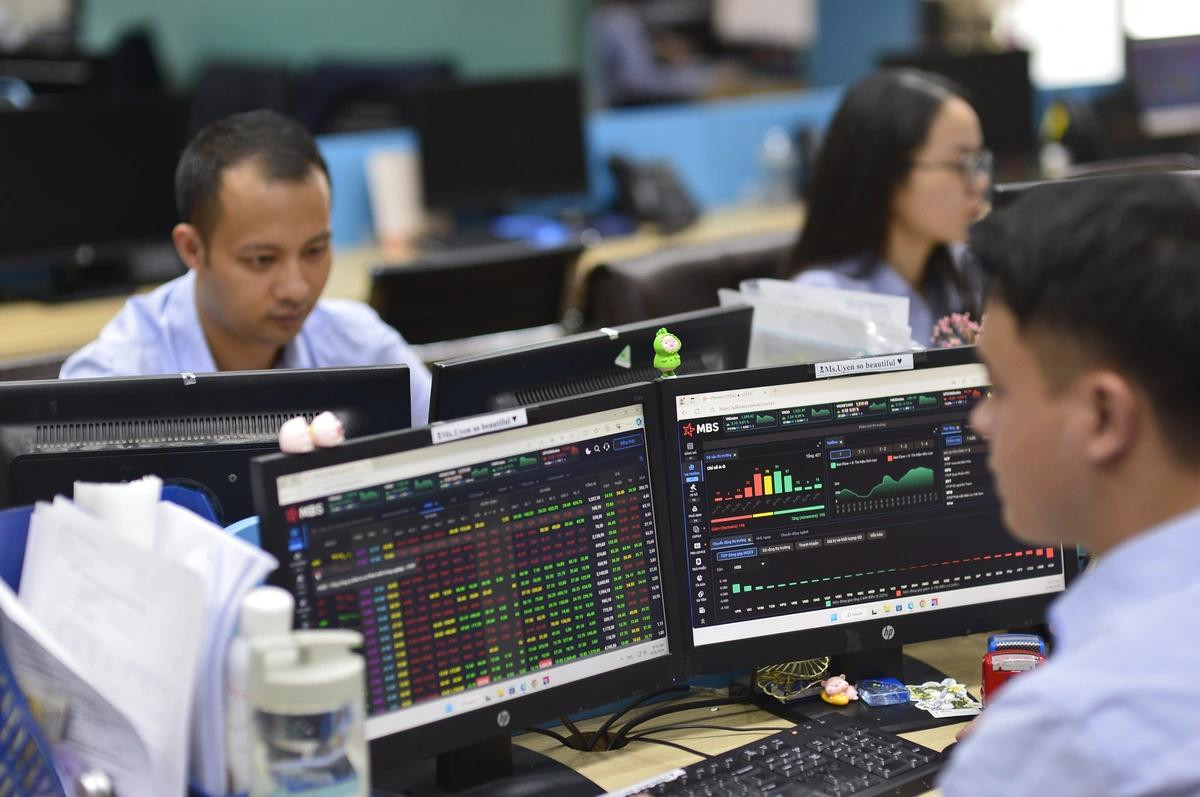 Cổ phiếu Vingroup không cứu nổi VN - Index trong bối cảnh giảm giá 2026 - Ảnh 1.