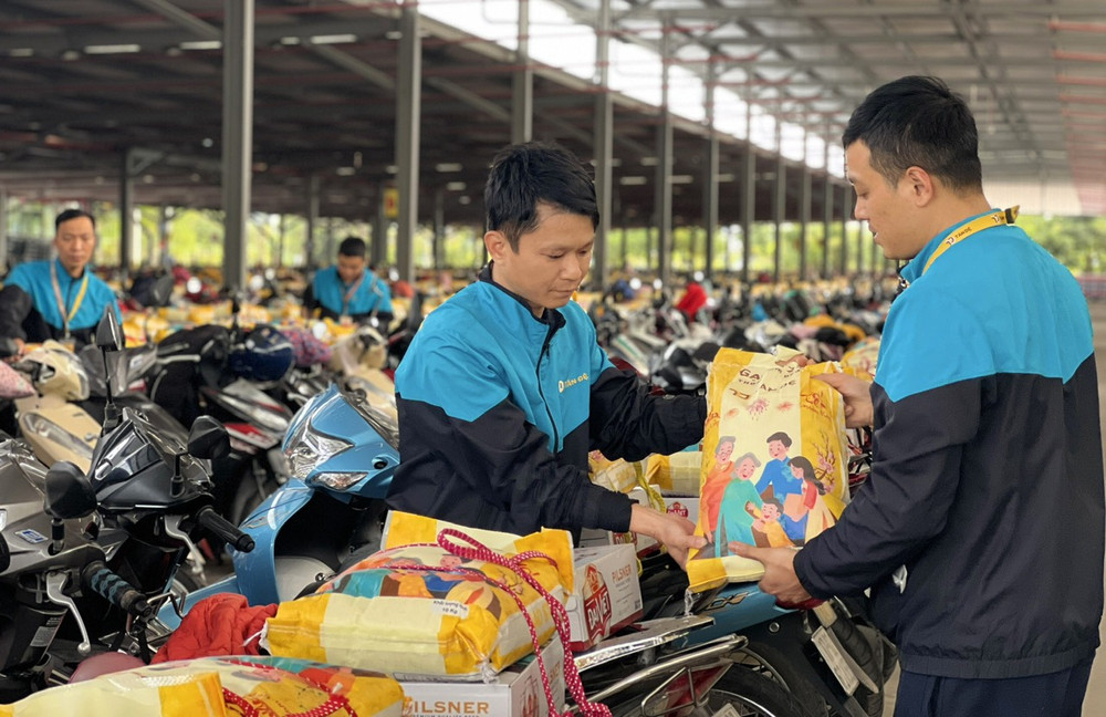 Chậm trả lương, thưởng Tết: Doanh nghiệp bị phạt bao nhiêu tiền và phải đền bù cho người lao động thế nào? - Ảnh 2.
