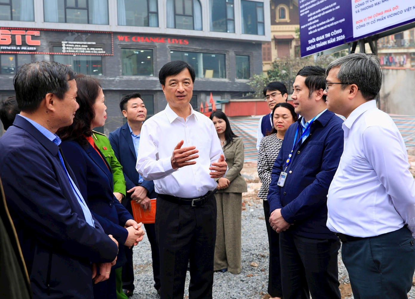 Bí thư Hà Nội yêu cầu xử lý nhà siêu mỏng , siêu méo trong quy hoạch 2026 - Ảnh 1. Bí thư Hà Nội yêu cầu xử lý nhà siêu mỏng , siêu méo trong quy hoạch 2026 - Ảnh 1.