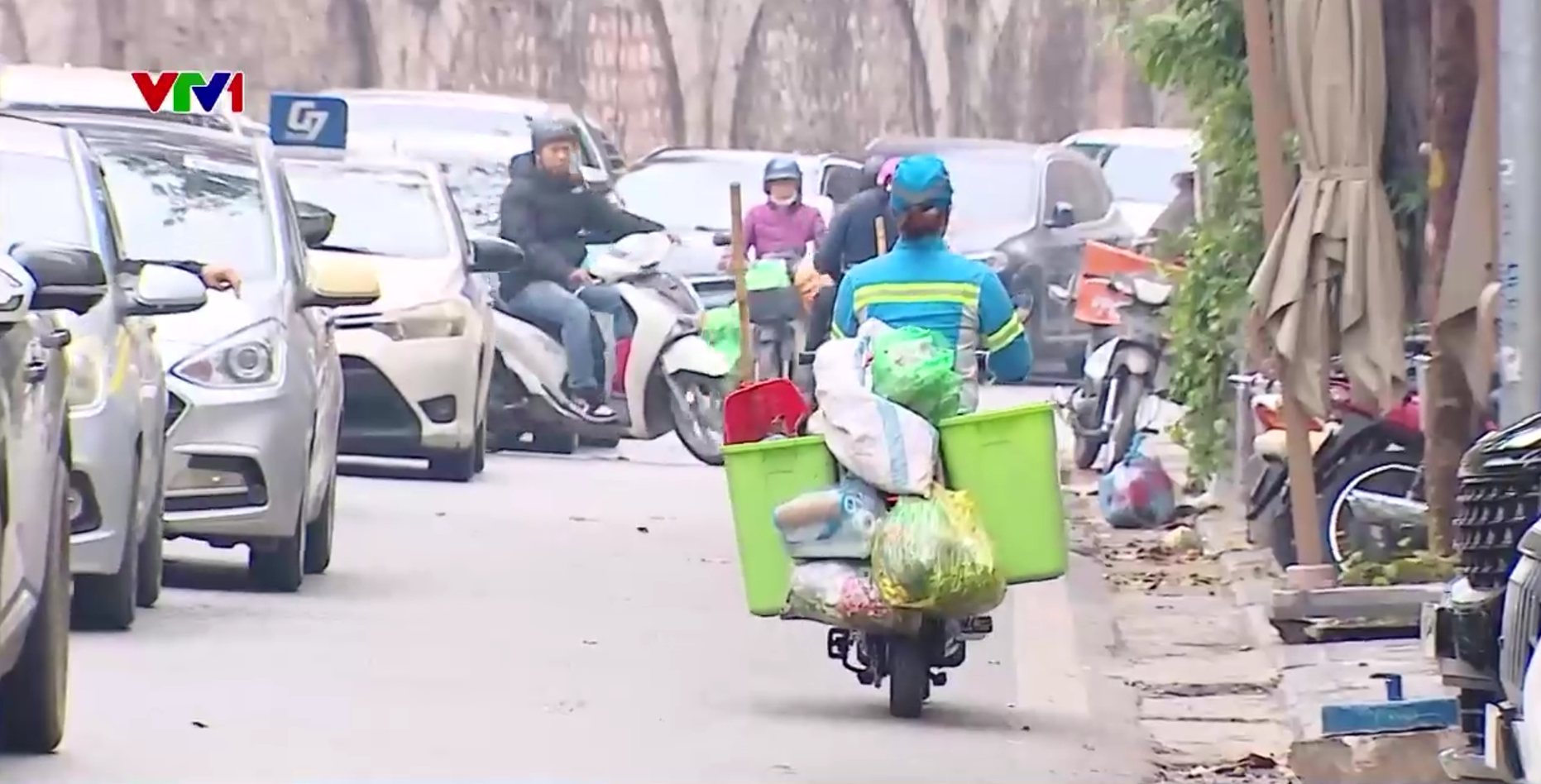 Áp lực rác thải ngày Tết tăng cao tại Hà Nội - Ảnh 4.