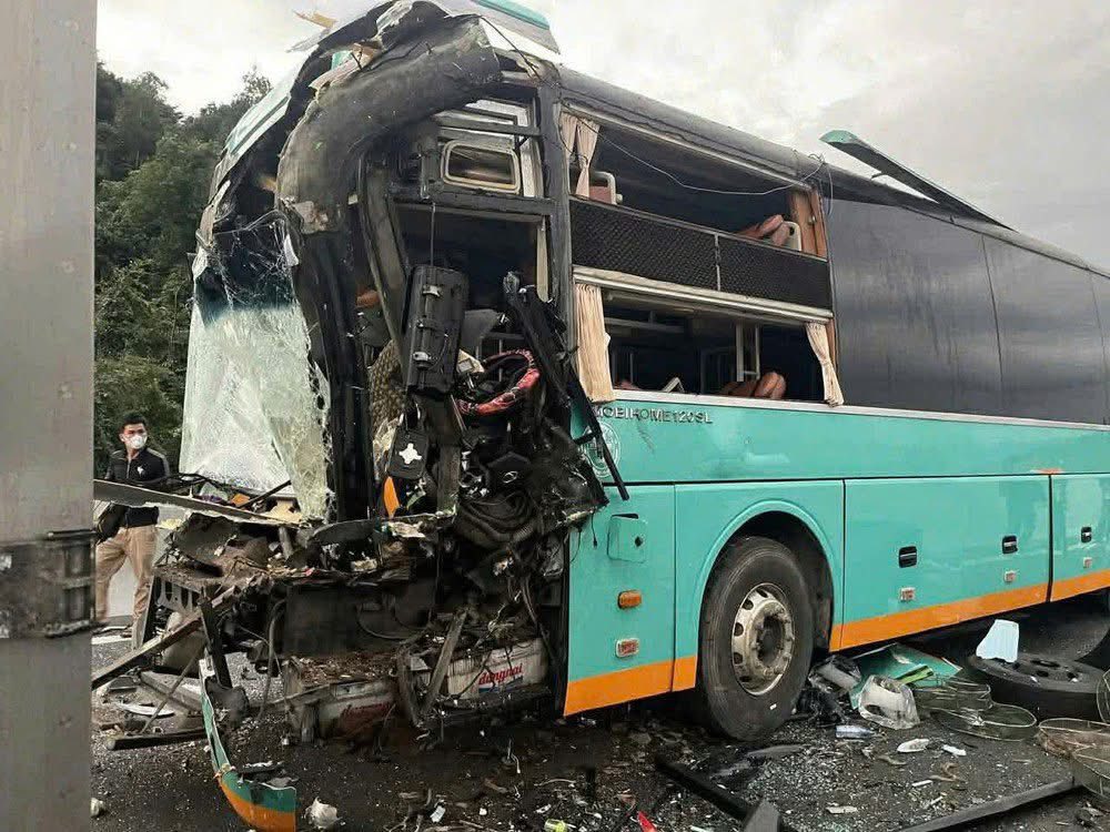 Tai nạn liên hoàn trên cao tốc Vân Phong Nha Trang khiến 1 người bị thương nặng - Ảnh 1.