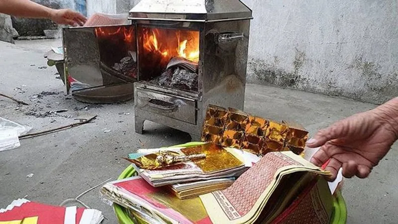 Đốt vàng mã mà không cháy hết có sao không? Chuyên gia hướng dẫn cách hóa giải đơn giản, ai cũng làm được - Ảnh 3.