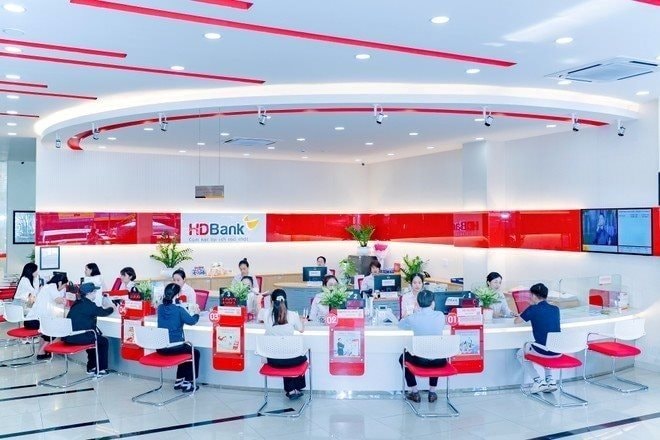 Tài chính tuần qua: Lãi suất qua đêm hạ nhiệt và thông báo khẩn từ Techcombank - Ảnh 4.