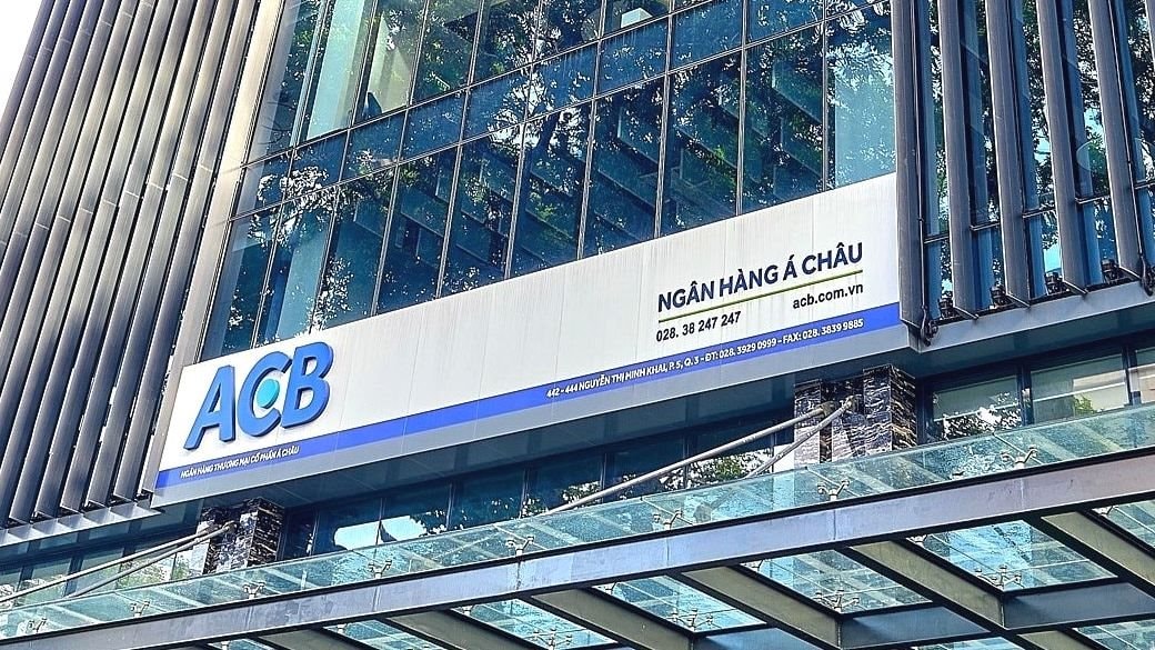 Tài chính tuần qua: Lãi suất qua đêm hạ nhiệt và thông báo khẩn từ Techcombank - Ảnh 3.