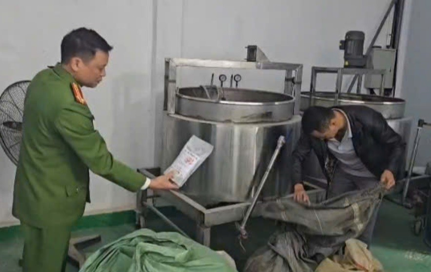 Triệt phá đường dây thuốc giả quy mô lớn tại thanh hóa năm 2024 - Ảnh 4.